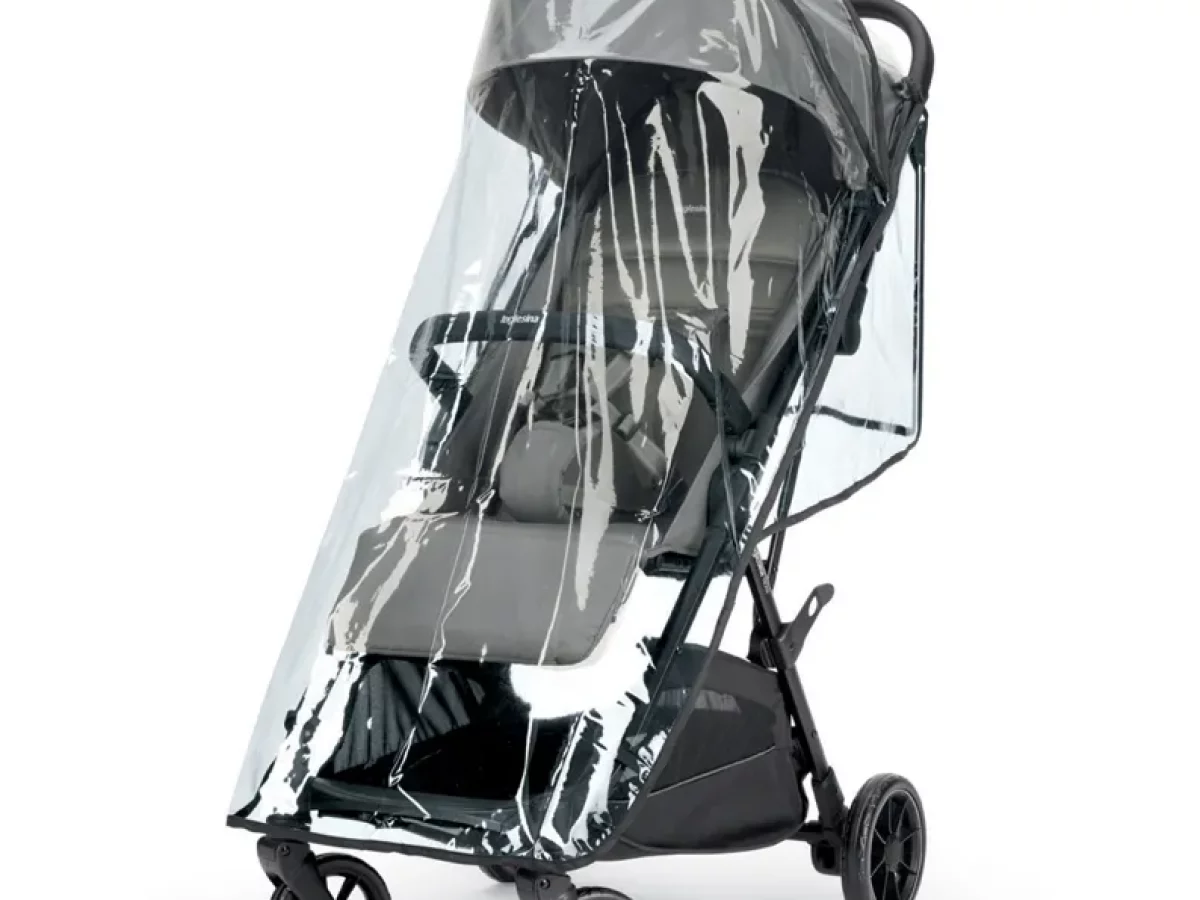 Nueva silla de paseo Inglesina Maior 😍 Ya puedes reservarla en nuestra  tienda. Homologada hasta 22kg con cubre pies y plástico para la lluvia.