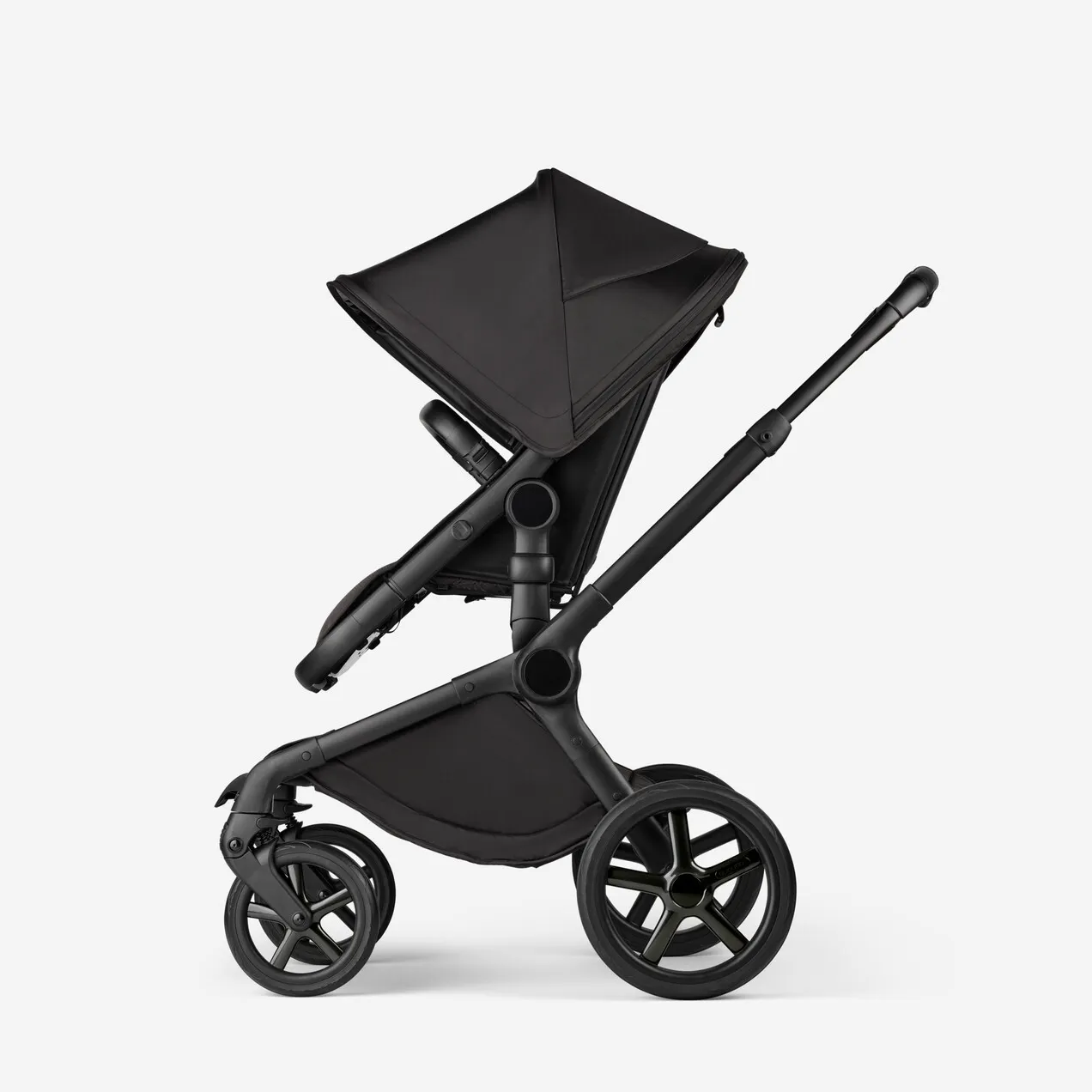 Bugaboo-Fox-5-bassinet-seat-stroller-black-moonlight-chassis-black-moonlight-fabrics-black-moonlight-sun-canopy-x-PV007361-04.jpg