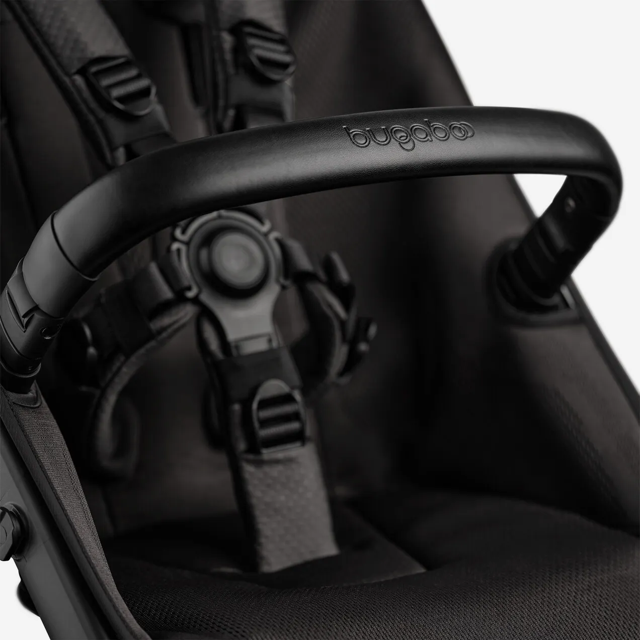Bugaboo-Fox-5-bassinet-seat-stroller-black-moonlight-chassis-black-moonlight-fabrics-black-moonlight-sun-canopy-x-PV007361-14.jpg