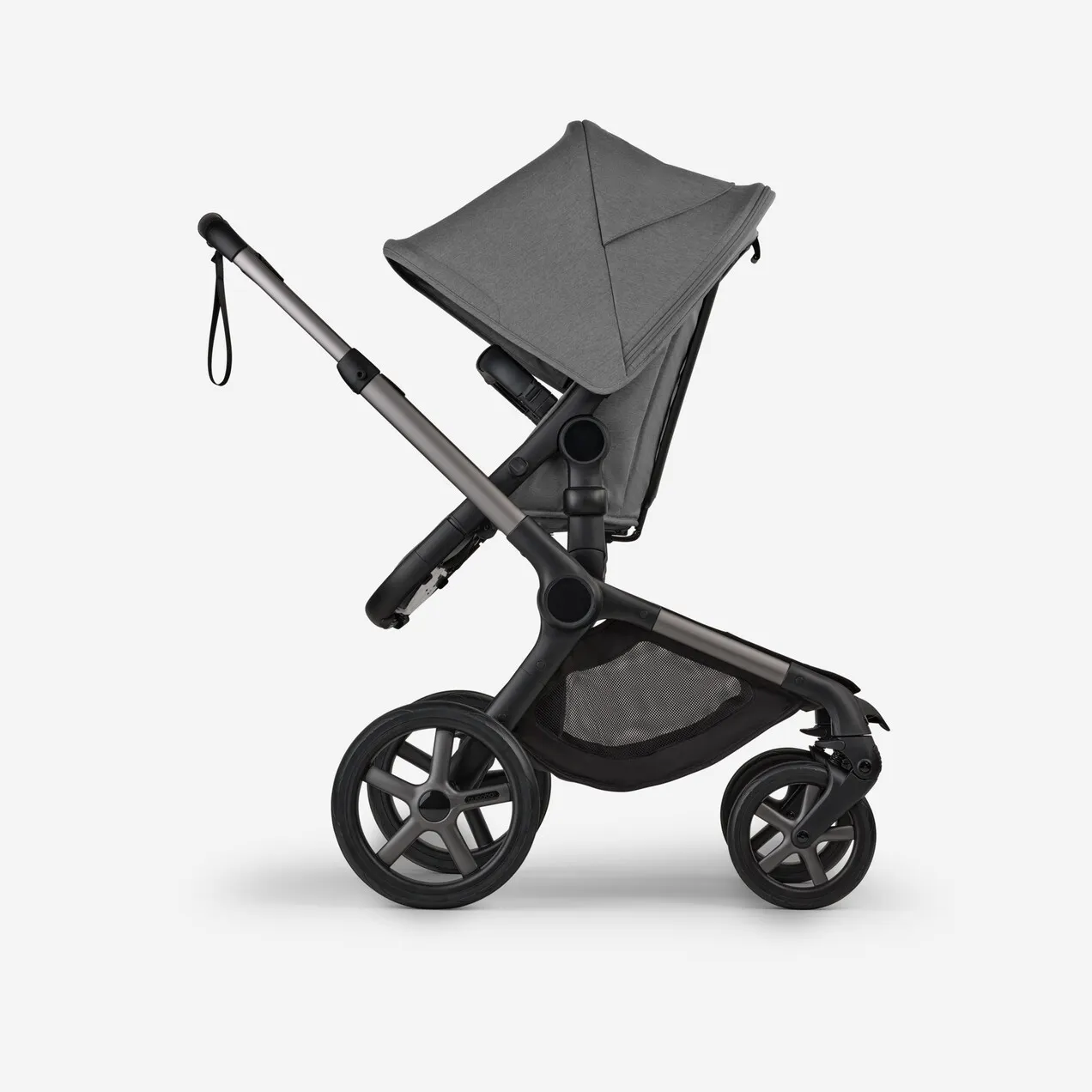 Bugaboo-Fox-5-renew-bassinet-and-seat-stroller-graphite-base-moon-grey-fabrics-moon-grey-sun-canopy-x-PV007584-03.jpg