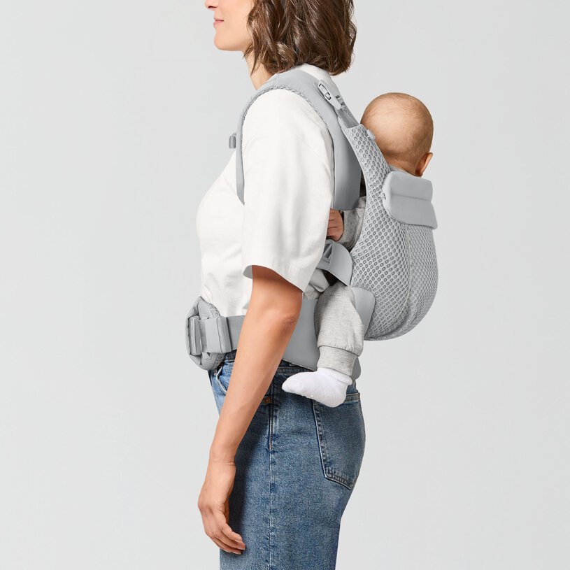 cyb_25_int_y090_amya_fogr_backcarrying_child_19b02ff43cd5b470