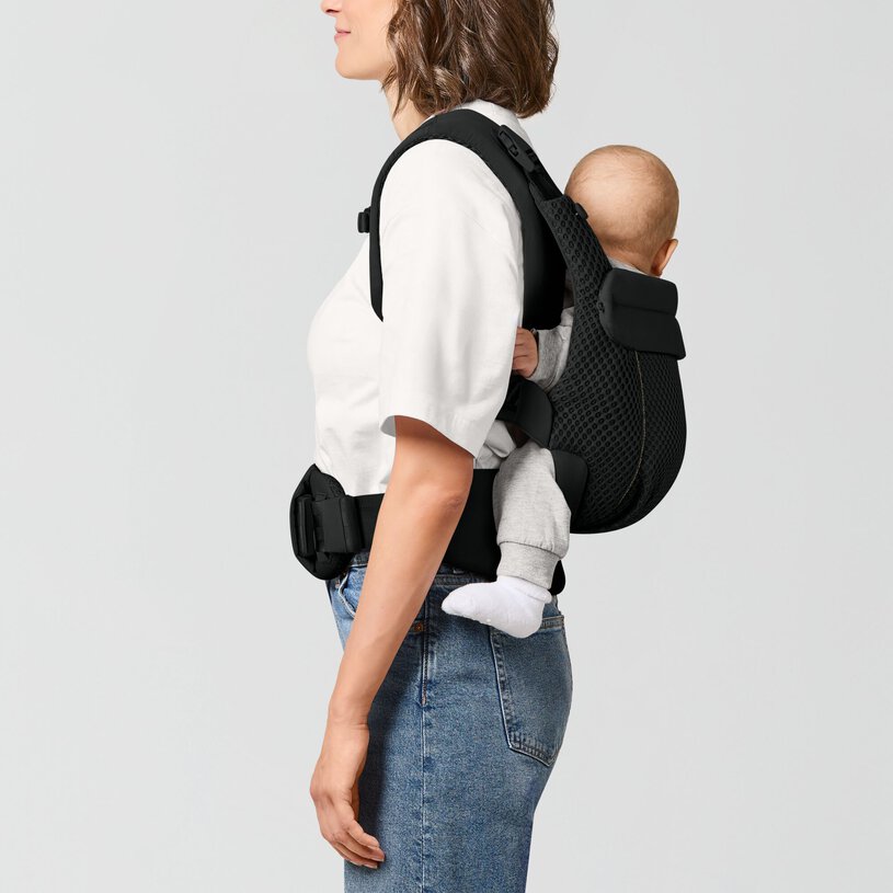 cyb_25_int_y090_amya_mgbl_backcarrying_child_19b02ff4dd07ba70